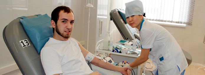 Обычно у доноров берут 450 грамм крови.
