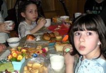 С днем Светлой Пасхи! Здоровья вам и благополучия! Пасхальное чаепитие в воскресной школе.