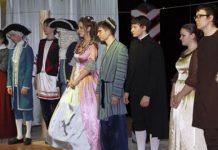 «На волнах столетий» Актеры театральной студии при клубе немецкой молодежи «Диамант»