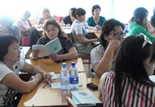 В защиту детей-сирот В мероприятии приняли участие представители исполнительной власти, государственных и медицинских учреждений, молодежных организаций, НПО и др.