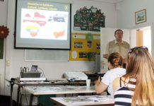 «Народ в пути» Одним из организаторов выставки является референт Землячества немцев из России по связям с общественностью Якоб Фишер.