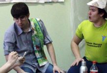 Неординарная премьера В центре внимания - трое друзей