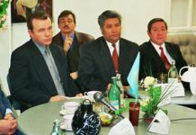 Немецкий дом — опора немцев Казахстана Президент Республики Казахстан Н.А.Назарбаев в Немецком доме Алматы, 1994 г.