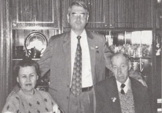 Герольд Бельгер с отцом и супругой.