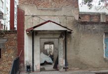 В ожидании перемен Здание театра сегодня