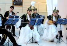 Язык — опора дружбы Студенты КазНУИ