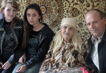 Несмотря ни на что, они улыбаются Активисты клуба немецкой молодёжи Juwel в гостях у ветеранов