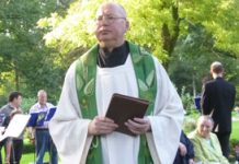 Через годы узнаём имена палачей Траурный митинг в память жертв политических репрессий на кладбище г. Лемго (Германия)