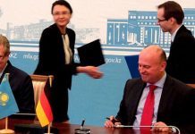 Немцы Казахстана и Германии — мост, связующий две страны Вице-министр иностранных дел РК Алексей Волков и уполномоченный Федерального правительства ФРГ по вопросам переселенцев и национальных меньшинств, депутат германского Бундестага Хартмут Кошик | Фото: koschyk.de