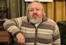 Пытаюсь быть предельно честным в творчестве, чего и другим желаю Евгений Титаев – улыбчивый добряк с бородой, как и подобает настоящему детскому писателю.