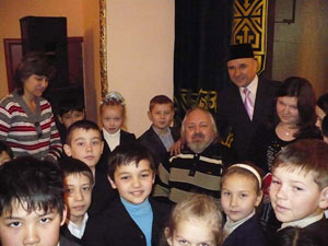 Евгений Титаев на встрече с юными читателями.
