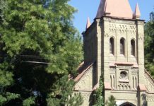 Легче зажечь одну маленькую свечу Кирха. Архитектор А.Бенуа. | Фото предоставлено автором