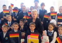 Помощь всем миром Рената Шимкорайт с учениками школы им.Титова