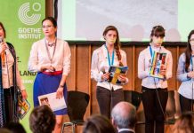 Ответственность за жизнь вокруг себя Справа налево: Д.Тасбулатова, Ю.Когай, К.Дылгина, Я.Дылгина, В.Бурдман.