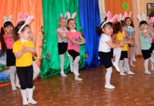 К нам пришел пасхальный кролик Пасхальный танец-постановка. Исполняют ученики воскресной школы г.Караганды.