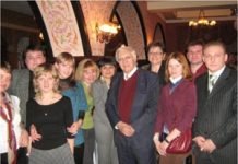 Пример для многих Эрнст Боос в окружении молодых ученых.