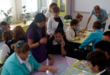 Немецкий язык в Шашубае Ассистент Языкового центра г.Караганды Робин Рут провел игры «Minden» und «Memory – Deutschland-Edition» | Фото предоставила Даметкен Тасбулатова