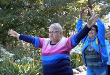 Выпускники «Академии для пожилых» Утренняя зарядка | Фото предоставила Лидия Девальд