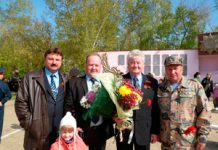 «Сынок, ты мой воздух» Павлодар. С сыном Геннадием внучкой Ярославой и друзьями сына. День Победы. | Фото: личный архив Г.Сокуренко