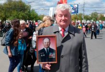 «Сынок, ты мой воздух». Часть 2 С портретом отца. | Фото: личный архив Г.Сокуренко