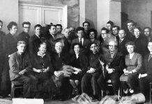 Основание газеты «Freundschaft» Первый состав редакции газеты „Freundschaft“, г. Целиноград, 1965 г. Фотограф Давид Нойвирт (справа) забыл перекрутить плёнку. Фото напечатано в декабре 1966, позднее обработано на компьютере. | Фото: Давид Нойвирт