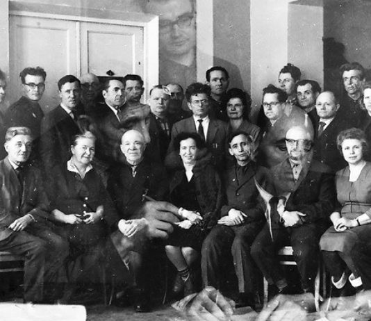 Основание газеты «Freundschaft» Первый состав редакции газеты „Freundschaft“, г. Целиноград, 1965 г. Фотограф Давид Нойвирт (справа) забыл перекрутить плёнку. Фото напечатано в декабре 1966, позднее обработано на компьютере. | Фото: Давид Нойвирт