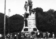 Немцы древнего края Надпись на одной из бронзовых досок постамента: "Константину Петровичу фон Куфману и войскам, покорившим Среднюю Азию"