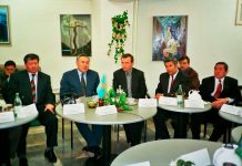 Хроника событий сотрудничества Казахстана и Германии Визит Н.А.Назарбаева в Немецкий дом г.Алматы. 1995 г.