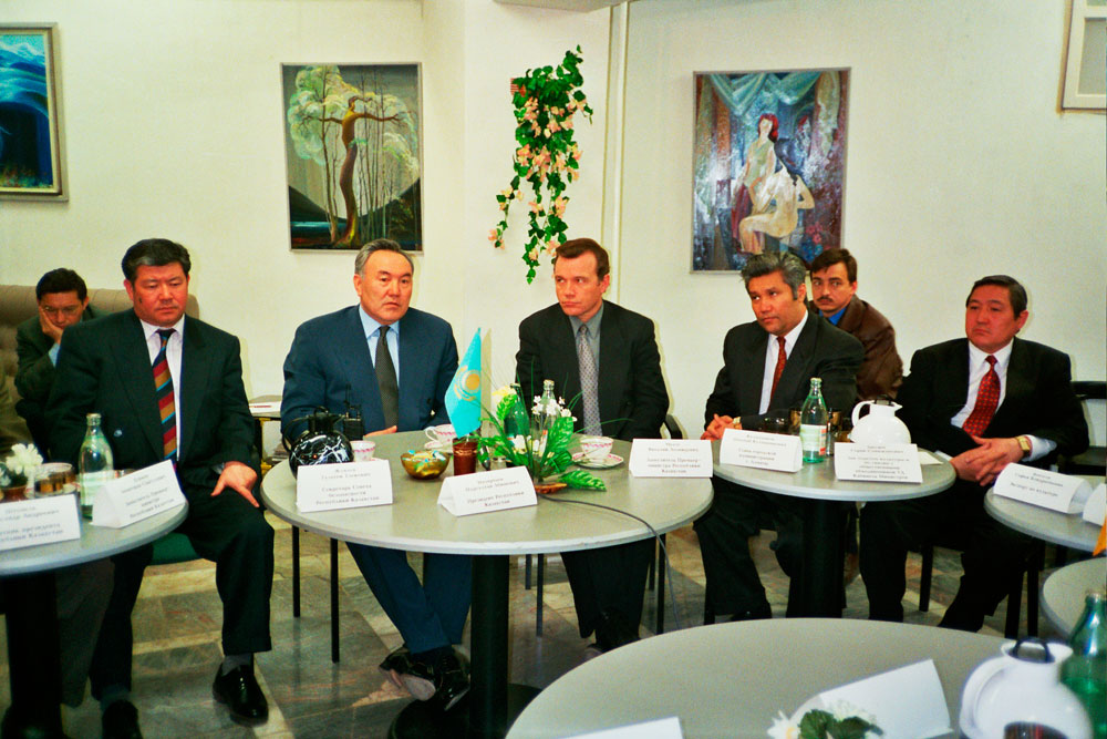 Визит Н.А.Назарбаева в Немецкий дом г.Алматы. 1995 г.