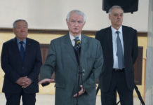 Мой первый учитель в науке Анатолий Иванович Купчишин (в центре) делится своими воспоминаниями.