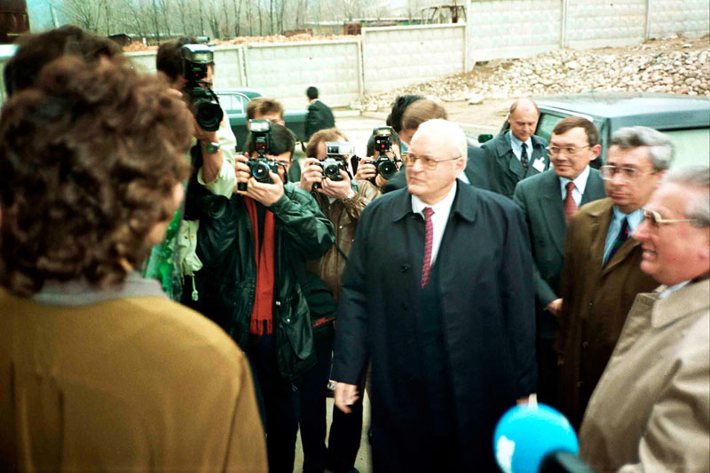 10 апреля 1995 г. Президент Германии Роман Херцог совершил дипломатический визит в Казахстан, в рамках которого посетил Немецкий дом в г.Алматы