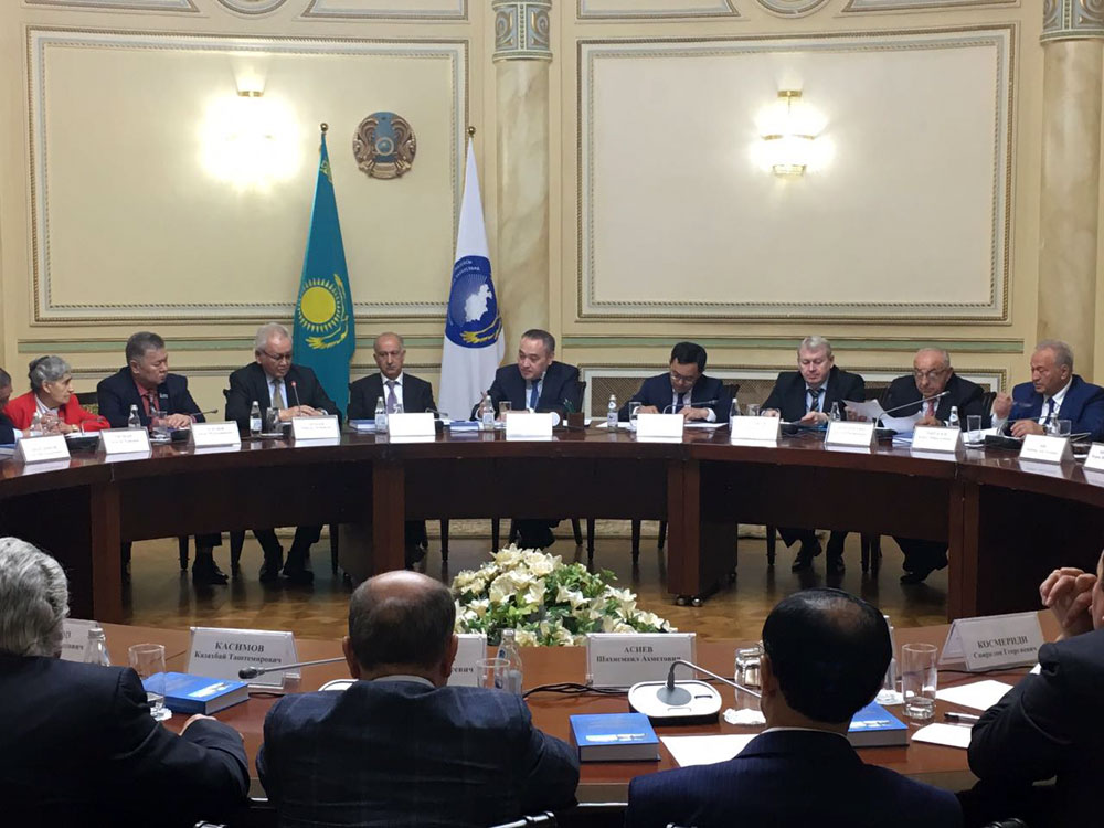 В Доме дружбы г.Алматы состоялось республиканское заседание Совета Ассамблеи народа Казахстана с участием Дархана Мынбая.