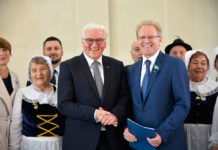 Встреча, которая запомнится надолго Федеральный президент Германии Франк-Вальтер Штайнмайер и Альберт Рау, депутат Мажилиса Парламента РК, на встрече с представителями немецкого этноса.