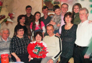 Валентина Тимофеевна Синяева и ее большая семья.