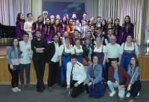 И снова на сцене мы, и аплодирует нам зал! Представители Алматинского культурно-этнического общества немцев «Возрождение»