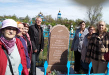 Из плена забвения Неравнодушные карагндинцы на церемонии открытия памятного надгробия.