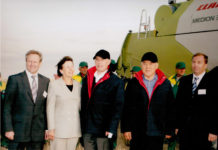 Wir sind stolz auf ihre Leistungen! Справа налево: Иван Сауэр, Президент РК Нурсултан Назарбаев, Президент ФРГ Хорст Кёлер с супругой, аким Акмолинской области Альберт Рау (2008 г.).