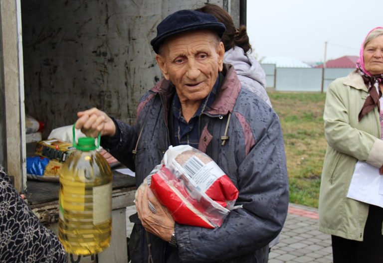 Жители сёл Актюбинской области получили продуктовые наборы