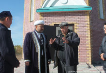 Сельчанин возводит молитвенные дома