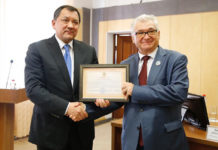 Александр Думлер: заслуженная награда к 25-летию маслихатов Республики Казахстан