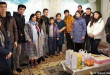 Молодежь Атырау помогает многодетным семьям