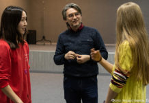 «И каждый не одну играет роль…»