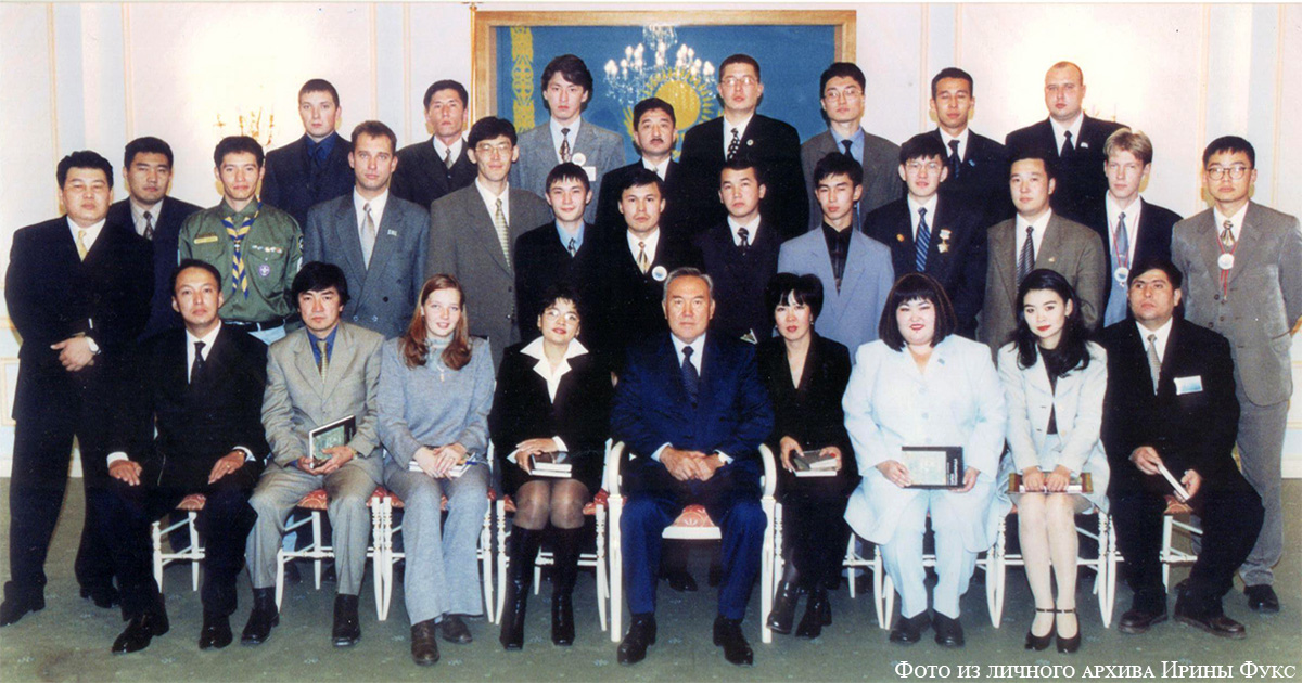 Встреча Первого Президента РК Нурсултана Назарбаева с молодежными лидерами. Ирина Фукс - вторая слева от Президента.