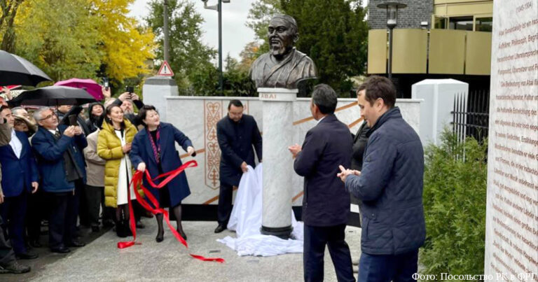Памятник Абаю открыли в Берлине