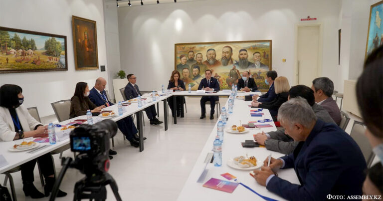 Заседание клуба журналистов Ассамблеи народа Казахстана