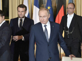 Балансируя на грани войны Президент России Владимир Путин, Президент Франции Эммануэль Макрон и Президент Украины Владимир Зеленский на встрече в «нормандском формате». 9 декабря 2019 года, г. Париж