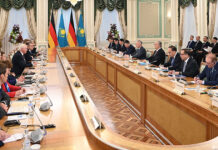 Президенты Казахстана и Германии провели переговоры в расширенном формате