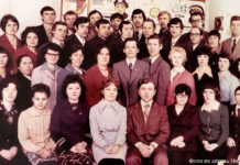 35 лет спустя: Пионеры «Возрождения» Коллектив Озерного СПТУ 171 в Кустанайском районе Кустанайской области. Нина Волосович (Шмидт) в нижнем ряду пятая слева.