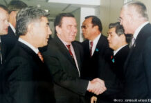 Евгений Аман: «Возрождение» возрождалось не благодаря, а вопреки Встреча с Федеральным канцлером Герхардом Шрёдером. Парламент Казахстана, 2003 г.