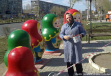 Есть крылья таланта живой человеческой мысли… Как не гордиться таким произведением искусства, как эти чудные матрёшки, которые украшают сквер в родном Павлодаре. Реставрированные Натальей Васильевной куклы приобрели новое очарование и показали мастерство художника.